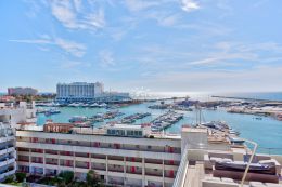 Fantastische Immobilie mit Pool und Meerblick direkt am Yachthafen der Küstenstadt Vilamoura Fantastische Immobilie mit Pool und Meerblick direkt am Yachthafen der Küstenstadt Vilamoura